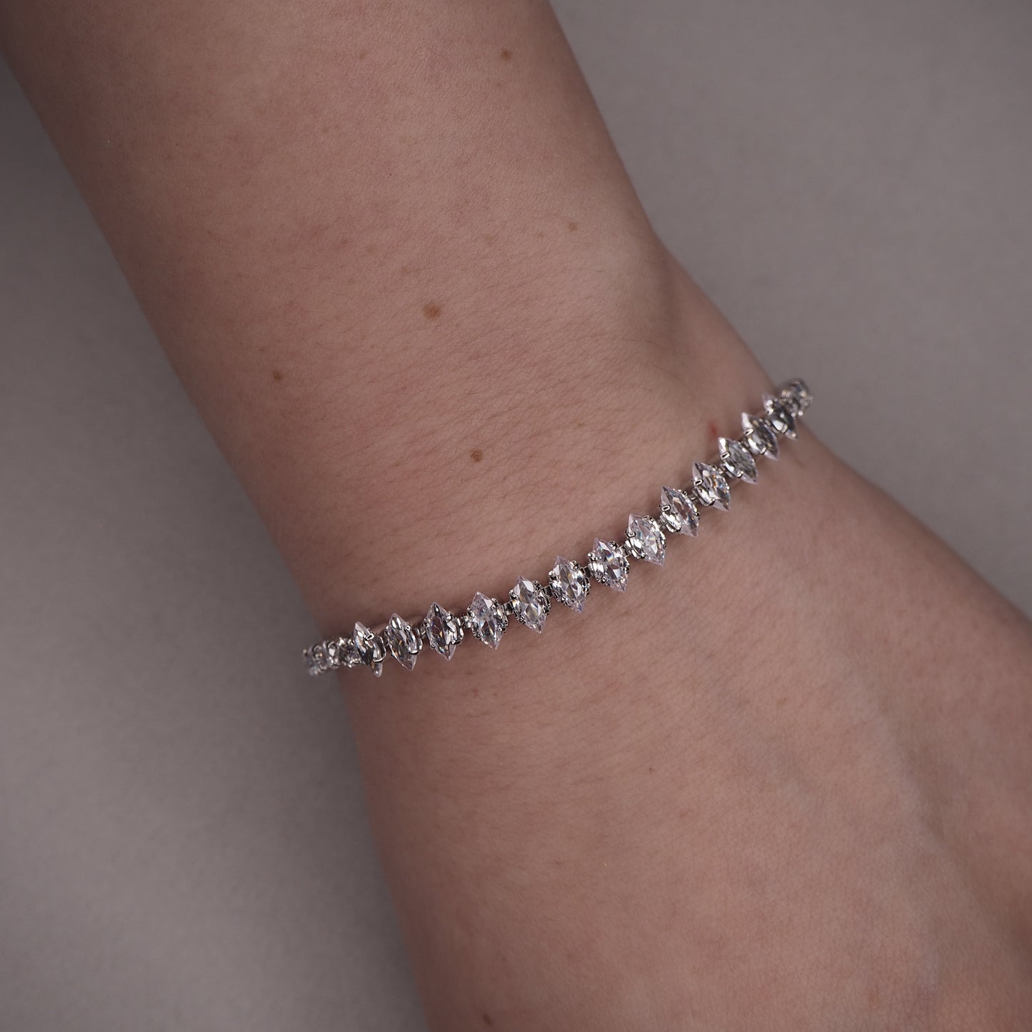 Brățară AFFAIRE SECRETE cu Cristale Swarovski și Placaj din Argint 925 Cristale Swarovski – Atracție Interzisă