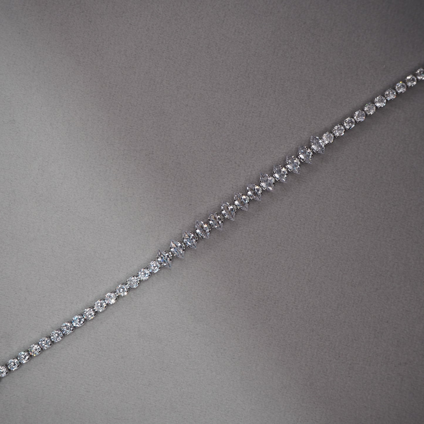 Brățară AFFAIRE SECRETE cu Cristale Swarovski și Placaj din Argint 925 Cristale Swarovski – Atracție Interzisă