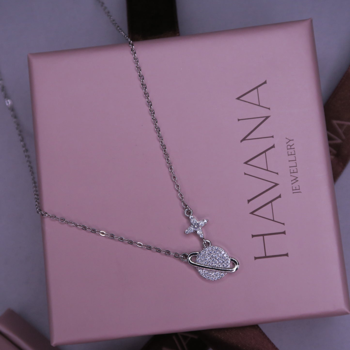 Colier COSMOS – Pandantiv planetă cu Cristale Swarovski, Placat cu Argint 925